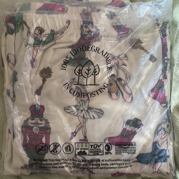 Chelsea Peers Ny Nutcracker Pajamas - Picture 11 of 11